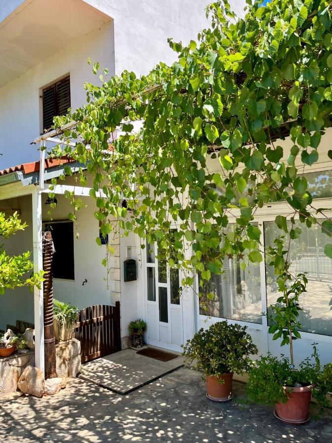 Gorana Apartman With Swimming Pool Jelsa (Hvar) Exterior foto